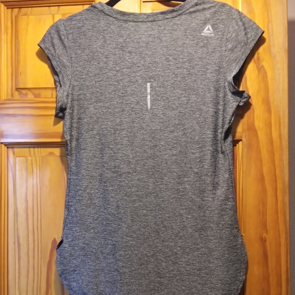 Small Reebok shirt - Picture 2 of 2